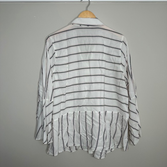 Two by Vince Camuto Striped Button Down Shirt Women's 1X White Navy Bell Sleeve - Picture 6 of 6